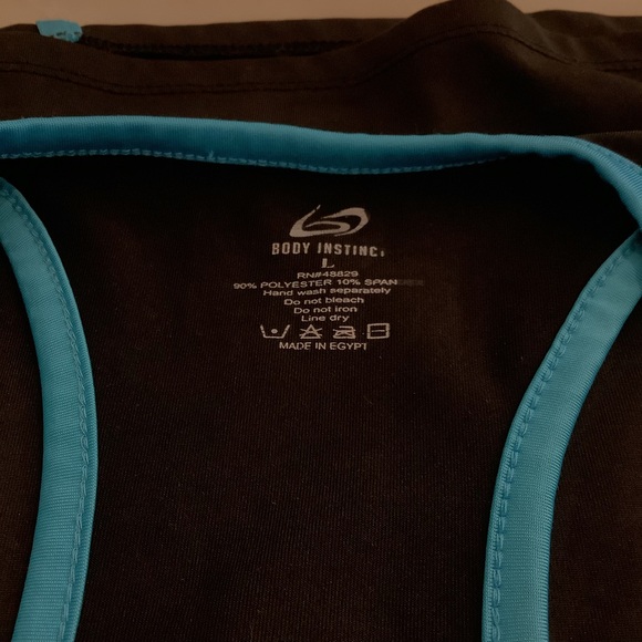 Large, Body Instincts Sports Top - Picture 5 of 5